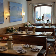 Karg innenansicht mit Gedeck.jpg