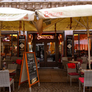 Außenbereich des Barfusz - Gastronomien in Leipzig Das Barfusz Restaurant überzeugt mit seinem modernen Ambiente drinnen und im Außenbereich auf der Kneipenmeile Barfußgäßchen