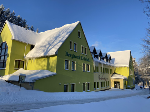 Winter-2021-Berghotel-talblick-holzhau