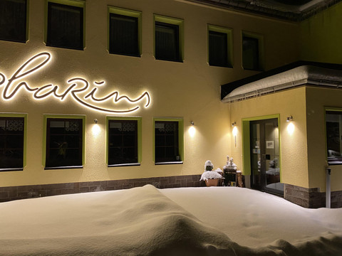 Winter-21-Hoteleingang-verschneit-Corona-talblick-