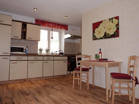 separate Küche mit Essplatz