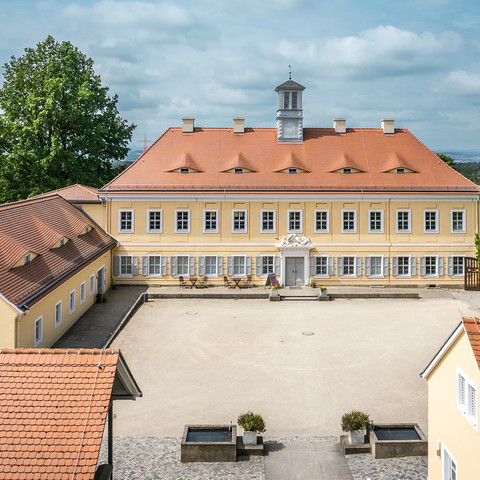 Graupa hunting lodge exterior view Jagdschloss Graupa AußenansichtGraupa hunting lodge exterior view