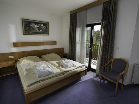 Zimmer mit Balkon Teilansicht 1