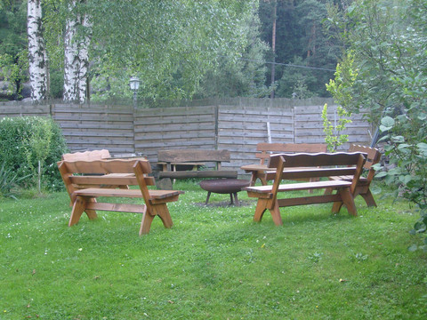 Garten mit Feuerstelle