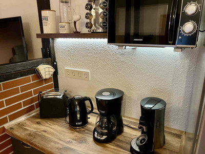 Ferienhaus Hüttenblick - Ferienwohnung Seidenglanz in Harzgerode OT Straßberg - Küche mit Kaffeemaschinen