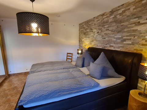Schlafzimmer 1