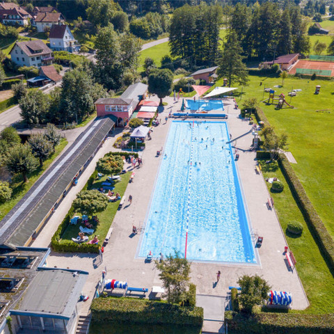Waldfreibad Calmbach Bad Wildbad Gesamtansicht Waldfreibad Calmbach Bad Wildbad Gesamtansicht