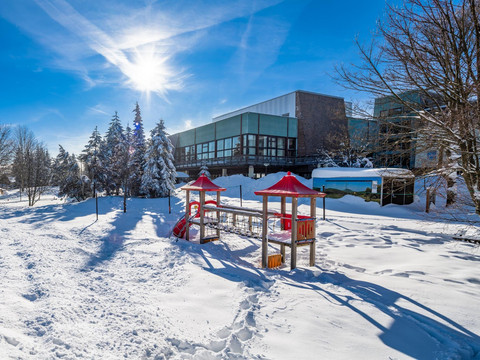 Spielplatz im Winter