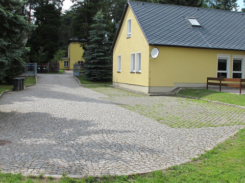 ausreichende Parkmöglichkeiten vorhanden