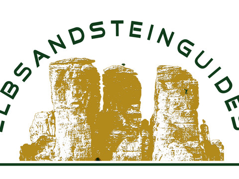 Logo Elbsandsteinguides Logo mit drei stilisierten, goldenen Sandsteinfelsen und dem Schriftzug "Elbsandsteinguides" in einem Bogen darüber.
