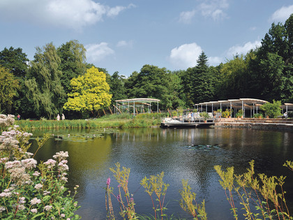 Pergola mit See im Kurpark Bad Bevensen