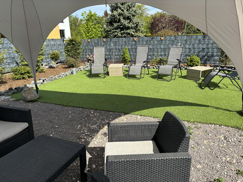 Sonnenliegen im Garten