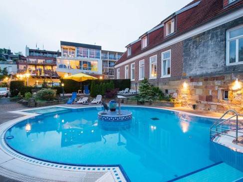 Hotel Grossfeld Poolanlage.jpg