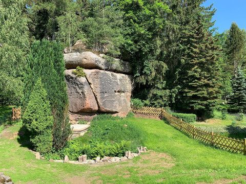 Garten mit Fels