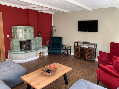Wohnzimmer mit Kamin