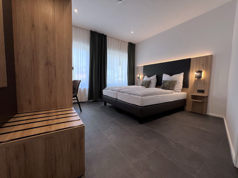 Doppelzimmer_Zimmer2_EG (2).jpg