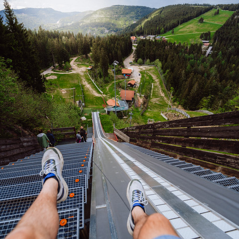 Exklusive Entdeckungstour Grosse Ruhesteinschanze Fuesse Baumeln Exklusive Entdeckungstour Grosse Ruhesteinschanze Fuesse Baumeln