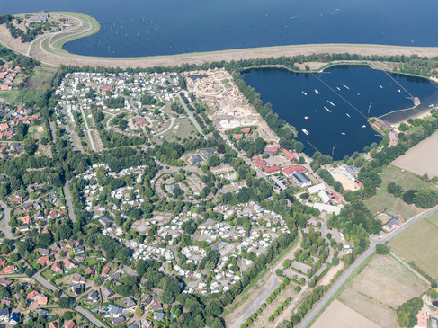 Alfsee luchtfoto©Alfsee.jpg Ferien- und Erlebnispark Alfsee Alfsee vakantie- en avonturenpark