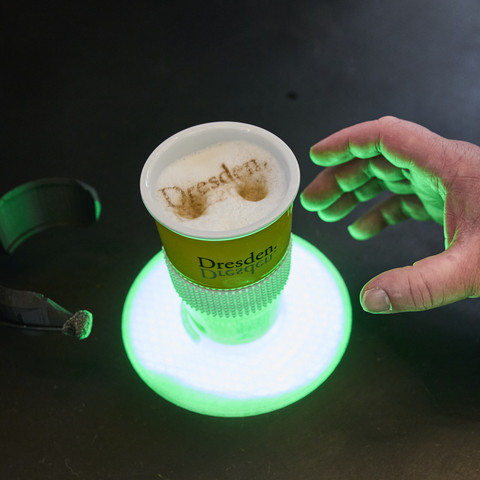 IMEX 2024 Kaffee aus dem Barista Bot am Dresden Stand bei der IMEX 2024Coffee from the Barista Bot at the Dresden stand at IMEX 2024