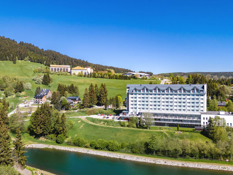 Außenansicht im Sommer