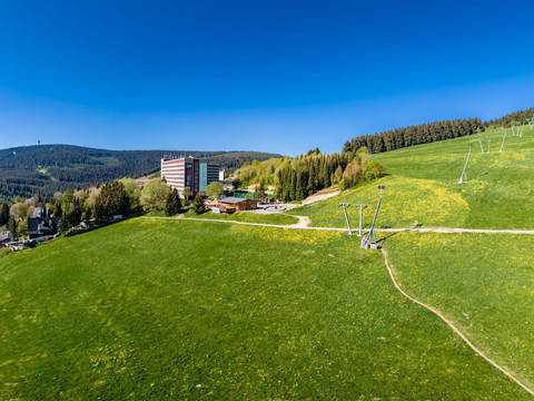 Außenansicht im Sommer