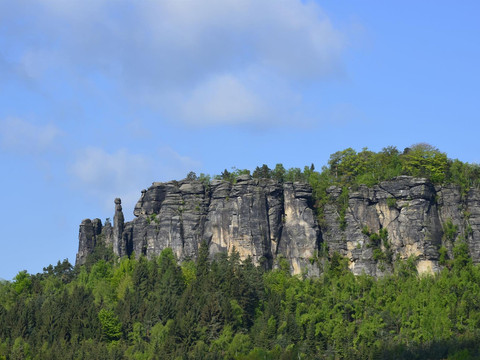 Der Pfaffenstein mit der Felsnadel Barbarine