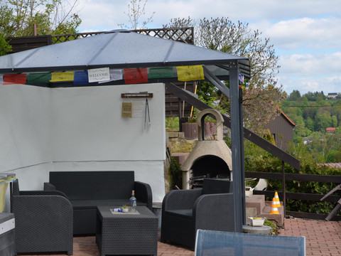 gemütliche Sitzecke auf dem Balkon