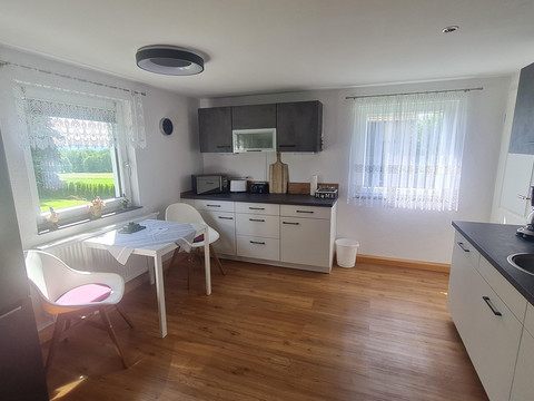 Küche mit Sitzgelegenheit