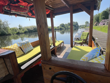 Floß von innen.jpeg