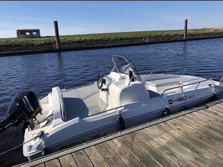 Motorboot Cuxboot.jpeg