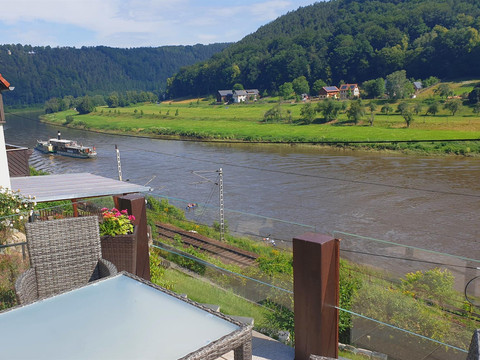 Sicht Elbabwärts Terrasse