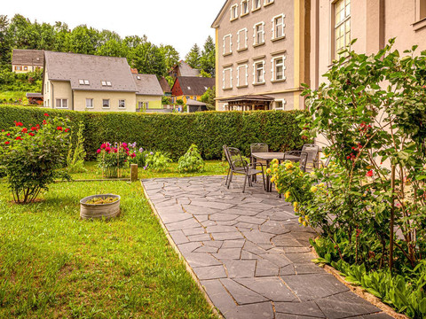 Garten mit Sitzecke und Grillmöglichkeit