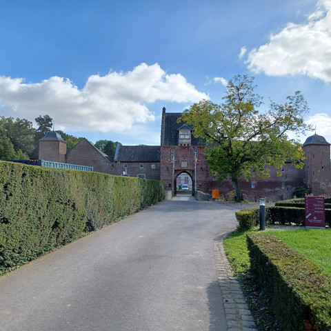 Weg zur Burg Heimerzheim