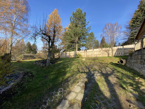 großes Gelände auf Ferienhaus