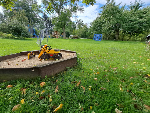 Sandkasten für die kleinen Gäste