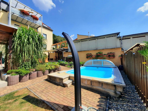 Pool mit Solardusche