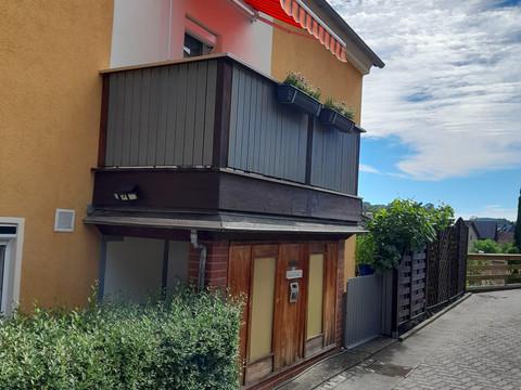 Balkon mit Sonnenschutz