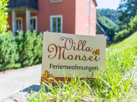 Villa Monsei mit 5 Ferienwohnungen