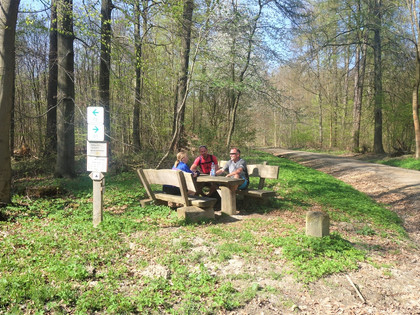 Pause am Rastplatz 5 kantiger Stein