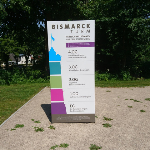 bismarckturm-auf-dem-scheersberg-schild.JPG