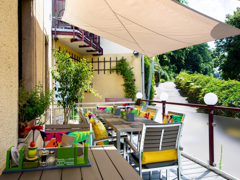 Terrasse mit Sonnensegel