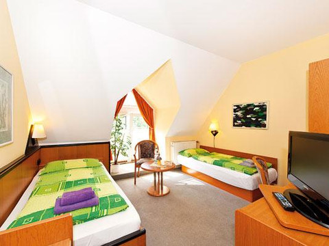 Doppelzimmer mit getrennt stehenden Betten