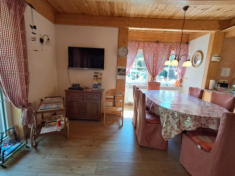 Wohnzimmer mit Eßbereich