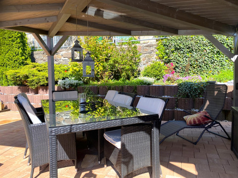 Überdachte Sitzmöglichkeit