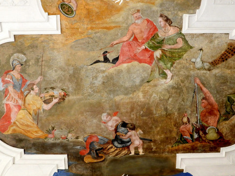 Jagdhaus Kössern - freigelegtes Deckengemälde im Bufettraum.jpg Das Bild zeigt das sorgfältig freigelegte Deckenfresko im Buffettsaal des Jagdhauses.The picture shows the carefully uncovered ceiling fresco in the buffet room of the hunting château..Na obrázku je pečlivě odkrytá stropní freska v bufetové místnosti loveckého zámečku.Zdjęcie przedstawia starannie odsłonięty fresk sufitowy w sali bufetowej domku myśliwskiego.De foto toont het zorgvuldig blootgelegde plafondfresco in de buffetkamer van het jachthuis.L'immagine mostra l'affresco del soffitto accuratamente scoperto nella sala del buffet della casa di caccia.