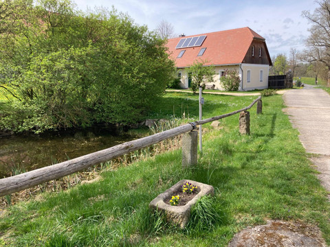 Ferienhaus mit Hofteich