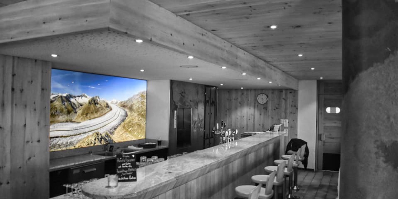 HotelJungfrau_Bar_schwarzweiss.jpg