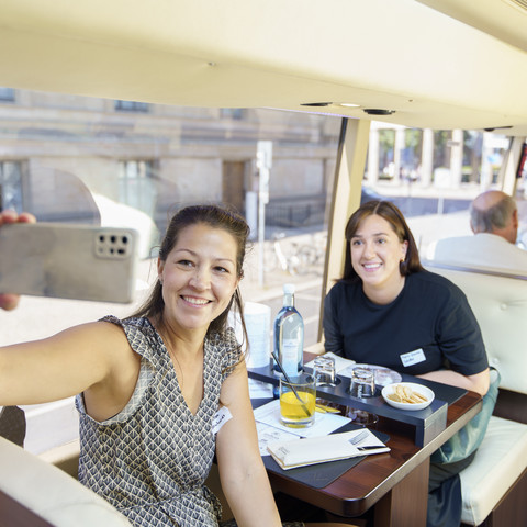 Dresden Convention on Tour Dresden Convention on Tour: Teilnehmerinnen machen ein SelfieDresden Convention on Tour: Participants take a selfie