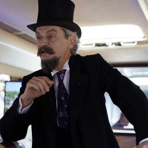 Dresden Convention on Tour Dresden Convention on Tour: Karl August Ferdinand Lingner, ein visionärer Dresdner Unternehmer, nahm die Gäste mit auf eine Reise durch die Erfindungsgeschichte der Stadt. Dresden Convention on Tour: Karl August Ferdinand Lingner, a visionary entrepreneur from Dresden, took guests on a journey through the city's history of invention.