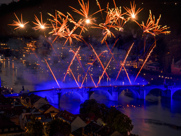 Heidelberger Schlossbeleuchtung, Alte Brücke mit Feuerwerk